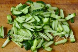 Salata - sensibilitate - cu șuncă, castraveți și brânză (brânză) Salata - sensibilitate - cu șuncă, castraveți și brânză