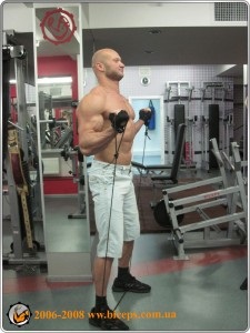 Exerciții cu extensoare pentru toate grupele musculare (Ia-o poziție în picioare) Exerciții cu extensoare pentru toate grupele musculare
