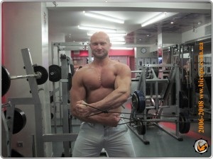 Exerciții cu extensoare pentru toate grupele musculare (Ia-o poziție în picioare) Exerciții cu extensoare pentru toate grupele musculare