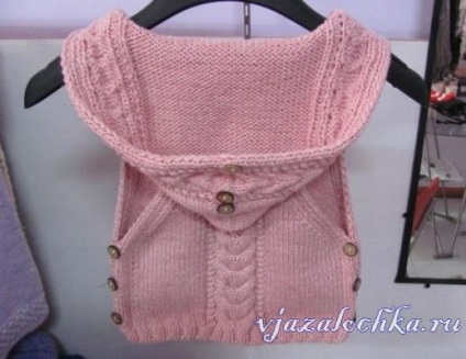 Vest ace, cu o gluga si impletituri (ace de sex feminin vesta) Vesta cu spițe gluga și împletituri