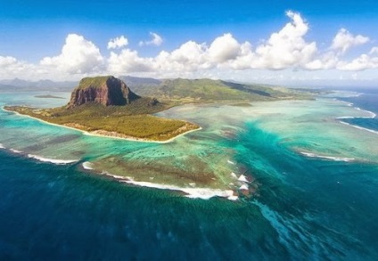 10 peisaje oceanice unice (34 poze) (Great Blue Hole) Găzduiește 10 peisaje oceanice (34 poze)