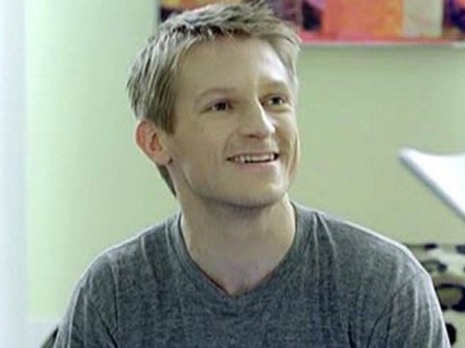 Actorul din „stagiari“ a murit după ce a căzut dintr-o fereastră (actor) Actorul din „stagiari“ a murit după ce a căzut de la o fereastră