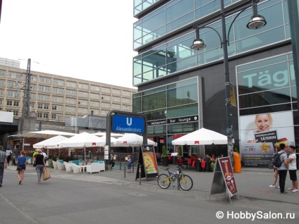 Alexanderplatz din Berlin, un loc unde istoria modernă tactil (spot) Alexanderplatz din Berlin, un loc unde istoria modernă tactil