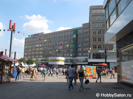 Alexanderplatz din Berlin, un loc unde istoria modernă tactil