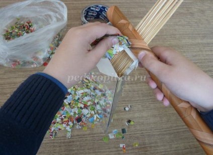 topor de hârtie cu mâinile (figura desen de o anumită dimensiune) topor de hârtie cu mâinile