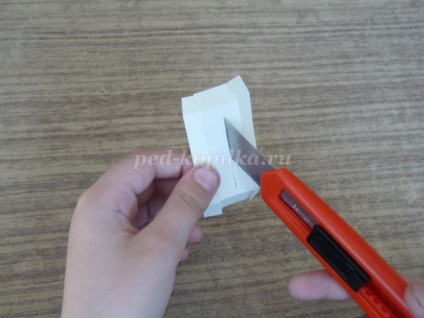 topor de hârtie cu mâinile (figura desen de o anumită dimensiune) topor de hârtie cu mâinile