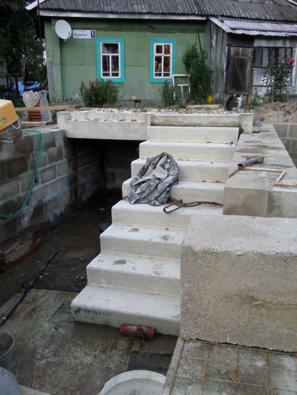 Desprinse casa cu propriile sale mâini (traverselor de aterizare) Casă cu mâinile lor