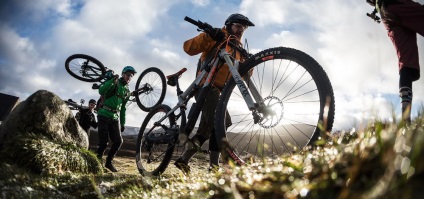 Ceea ce este diferit de la o plimbare cu bicicleta de munte (diferența dintre o bicicletă de munte de la drum) Ceea ce distinge o bicicletă de munte de la drum