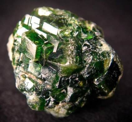 proprietăți Demantoid piatră, caracteristicile și descrierea acesteia (proprietăți) proprietăți Demantoid piatră, caracteristicile și descrierea
