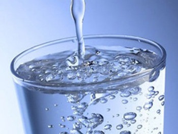Dieta cu apă sărată îți curăță organismul - Apa cu sare de mare pentru slabit