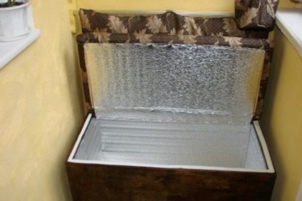 Canapea pe balcon cu mâinile (canapea) Canapea pe balcon cu mâinile sale