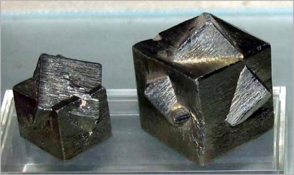 cristal Twin intergrowth minerale, duble si teuri (twin) cristal Twin intergrowth minerale, duble si teuri