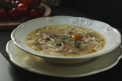 Erishte - supa Azerbaijani cu taitei de casa, urnisa (erishte) Erishte - supa azeră cu taitei de casa, urnisa