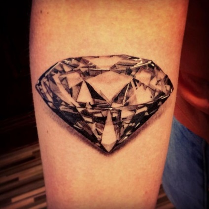 Fotografii și valoarea unui tatuaj diamant (tatuaj) Fotografii și valoarea unui tatuaj diamant