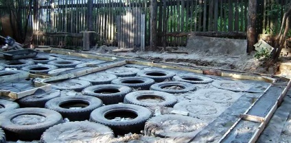 Fundamentul anvelopei cu mâinile pentru casa, gradina sau chioșc (fundație) Fundamentul anvelopei cu mâinile pentru casa, gradina sau chioșc