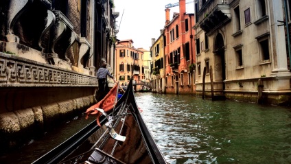 Gondola la Veneția (2015) Gondole din Veneția