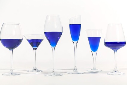 vinificatori spanioli au creat un vin de culoare albastră (factorii de decizie de vin) vinificatori spanioli au creat un vin albastru