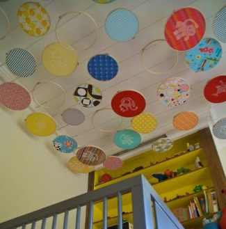 Cât mai repede posibil pentru a decora plafonul în camera copiilor (poate) Cât mai repede posibil pentru a decora plafonul în camera copiilor