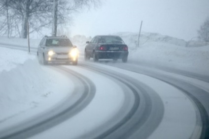 Cum să călătorească cu mașina în timpul iernii (ieșirea din skid) Cum de a conduce o mașină în timpul iernii