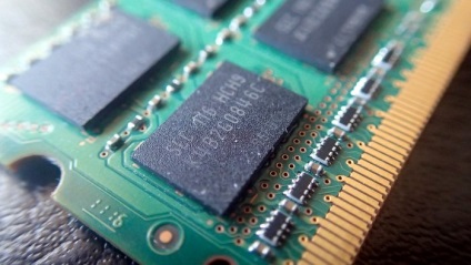 Ca memorie dispers într-un laptop, o creștere a frecvenței RAM Toshiba, tehnicieni (operativ) Cum să overclock RAM în laptop, crește frecvența de RAM în laptop, techies