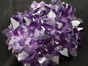 Proprietăți Amethyst interesează, semn zodiacal (cineva) Proprietăți Amethyst interesate, semn zodiacal