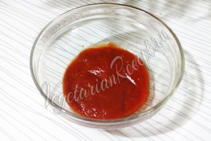 Ketchup de pasta de tomate la domiciliu (ketchup) Ketchup de pasta de tomate la domiciliu