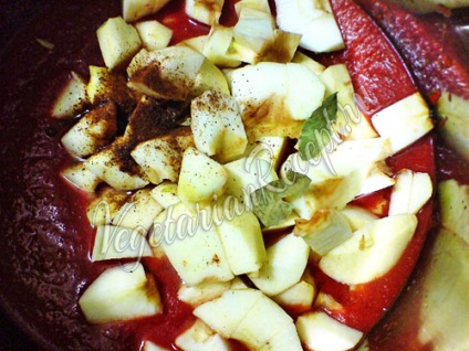 Ketchup de pasta de tomate la domiciliu (tomate) Ketchup de pasta de tomate la domiciliu