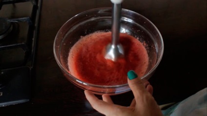 Strawberry și piersic gheață crema de tort reteta pas cu pas foto-video (pas cu pas) Căpșuni și piersici de gheață crema de tort reteta pas cu pas foto-video