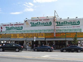 Conica Island din New York ( «Coney Island Stillwell Avenue») Conica Island din New York
