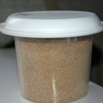 Feeder pentru puii cu propriile lor mâini, cu o fotografie alimentatoare de pui și dispozitive tip de material plastic (sale) Feeder pentru puii cu propriile lor mâini, cu o fotografie alimentatoare de pui și adapatorilor din plastic