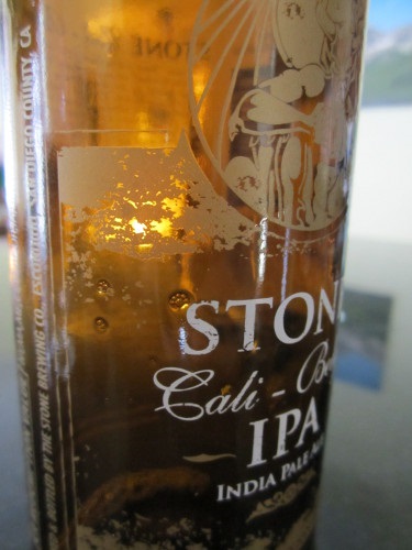 sticlă Steep dintr-o sticlă cu mâinile lor (din flacoane de sticlă) sticlă Steep dintr-o sticlă cu mâinile