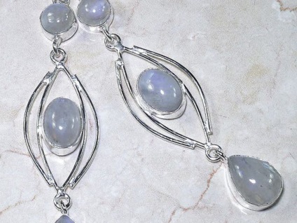 Moonstone în horoscoape ce proprietăți și pentru orice semne ale zodiacului adecvat (piatra) Moonstone în horoscoape ce proprietăți și pentru orice semne ale zodiacului adecvate