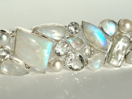 Moonstone în horoscoape ce proprietăți și pentru orice semne ale zodiacului potrivite (piatră prețioasă semn zodiacal fotografie dragat horoscop lunar) Moonstone în horoscoape ce proprietăți și pentru orice semne ale zodiacului adecvate