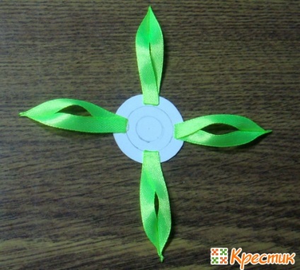 Master class flori kanzashi de la o panglică îngustă cu mâinile (master-class) Maestrul flori clasa kanzashi de bandă îngustă, cu mâinile lor