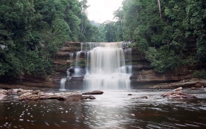 Insula Kalimantan (Borneo), Insula Lumii (strâmtoarea Karimata) Insula Kalimantan (Borneo), insule ale lumii