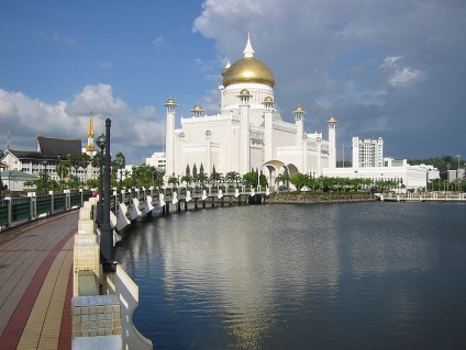 Insula Kalimantan (Borneo), Insula Lumii (eco-tur) Insula Kalimantan (Borneo), insule ale lumii