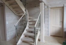 trepte de scari si finisaj laminat plinte, zona de beton ca fotografii mantale, profile și colțuri, (scări termina laminat) Termina scările cu scena laminat și plinte, zona de beton ca fotografii mantale, profile și colțuri,