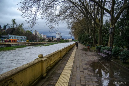 Parcul Riviera din Soci, Soci râu terasamentului (Soci) Parcul Riviera de la Soci, râu Soci terasament