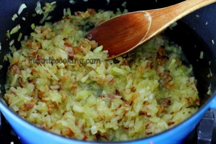 paste bolognese (paste alla bolognese), picantecooking (vin) paste Bolognese (paste alla bolognese), picantecooking