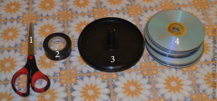Stand pentru cercei sau ce să facă cu vechile CD-ROM-uri (tuburi) Stand pentru cercei sau ce să facă cu vechile CD-ROM-uri