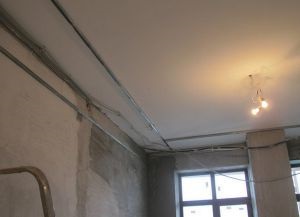 tavane de gips-carton suspendate cu mâinile lor (plafoane) tavane suspendate din gips-carton cu mâinile lor