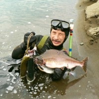 Spearfishing - mai întâi se arunca cu capul în apă în cazul în care rață