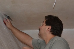 plafon pictura Sněžkou fără ajutorul experților (de sus) plafon pictura Sněžkou fără ajutorul experților