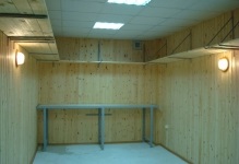 Plafonul în garaj decât tivul și învelișurile, depozitarea barca PVC, fotografie și materialul cu mâinile lor decât (Hem) Plafonul în garaj decât tivul și învelișurile, depozitarea barca PVC, fotografie și materialul cu mâinile lor decât