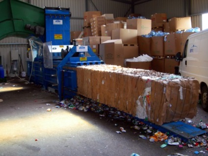Presa pentru compactare a deșeurilor de hârtie (hârtie reciclată de presare) Prese pentru compactare a deșeurilor de hârtie