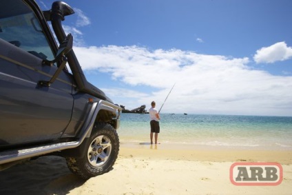 Semnele de antrenare anvelope off-road cu patru roți și cruce geometrică (SUV) Semne cu tractiune anvelope off-road și eco geometrice