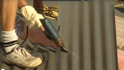 Profilat izolat termic - ceea ce este, cum să izolarea acoperișului pentru a evita formarea condensului (profilat) Profilat izolat termic - ceea ce este, cum să izolarea acoperișului, pentru a evita condensarea