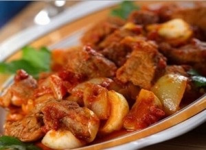 Diferite retete pentru cartofi cu carne înăbușită în fiecare zi