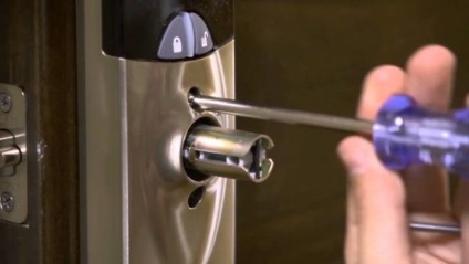 O ușă lăcătuș metalic determină ruperi, și cum să elimine (usa) Usa metalica la lăcătușerie cauzele eșecurilor, și cum să se stabilească