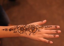 Henna pe mâini (mâini) Henna pe mâini
